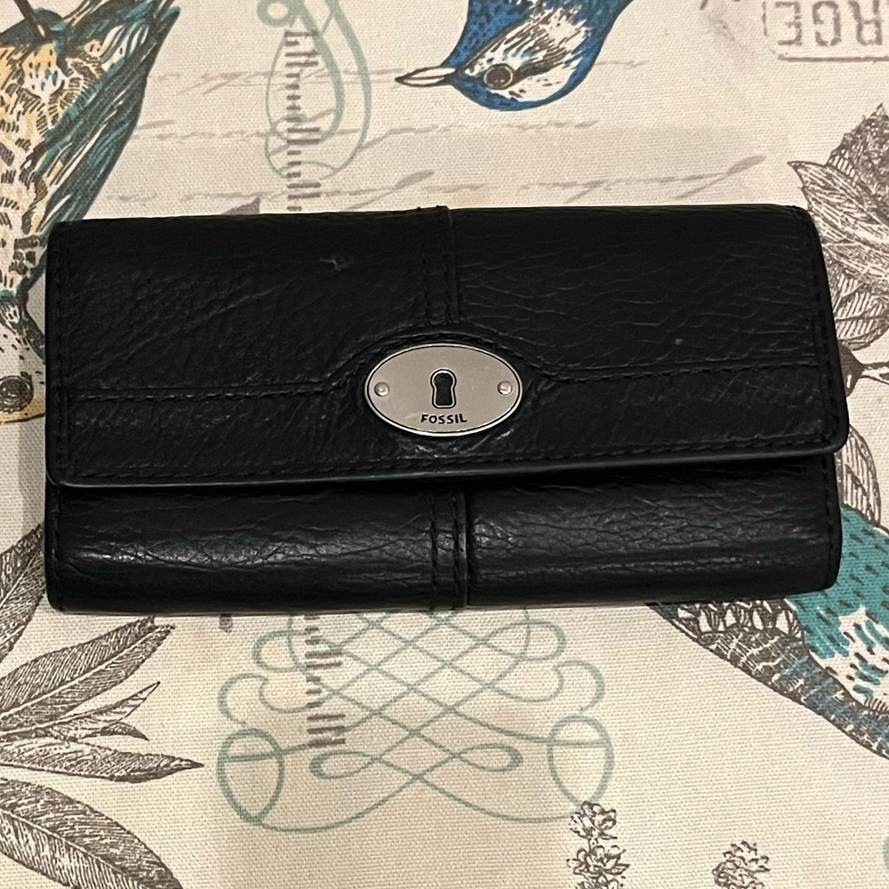 Fossil Maddox Snap Soft Black Pebbled Leather Wallet Trifold